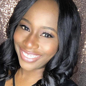 Meet your Posher, Moni